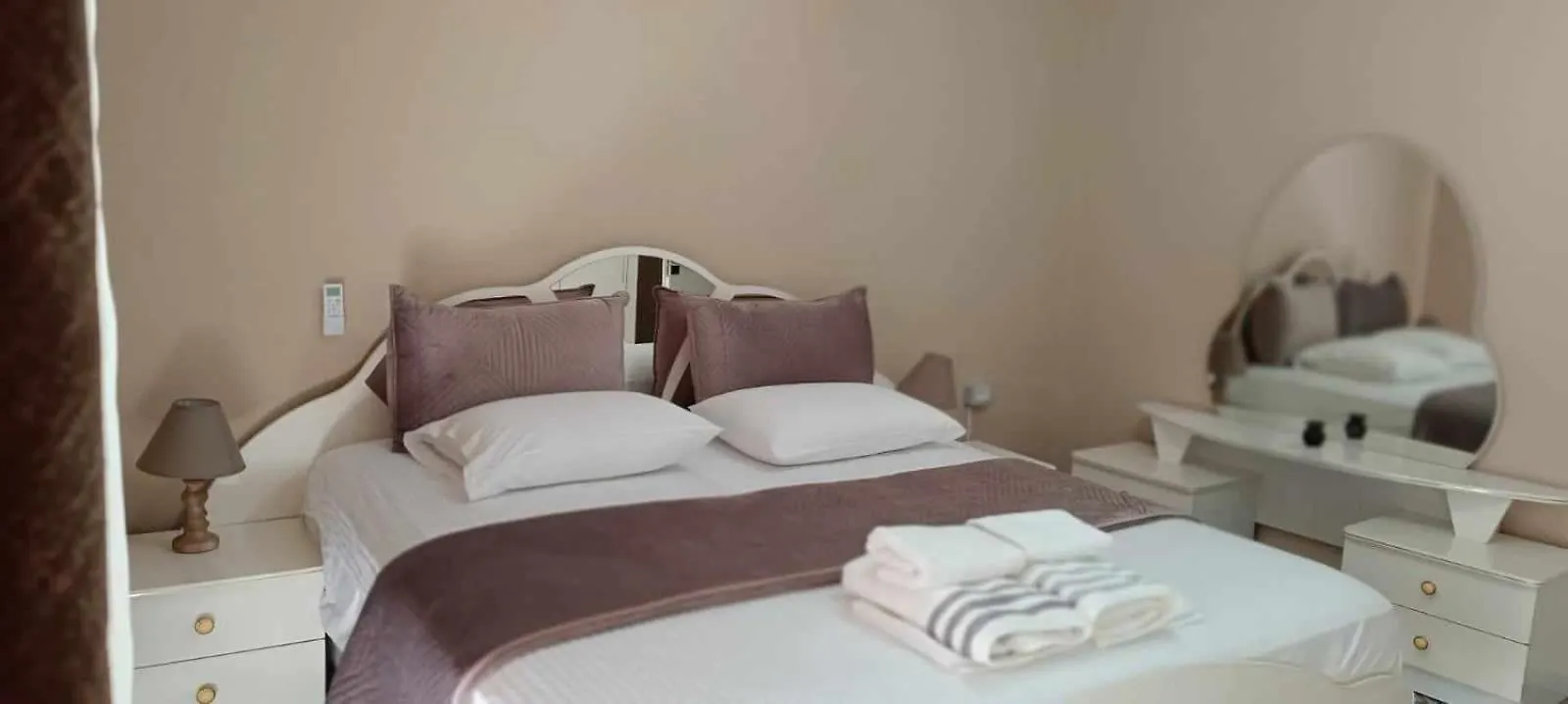Robert Apartament Center Berat 0*,