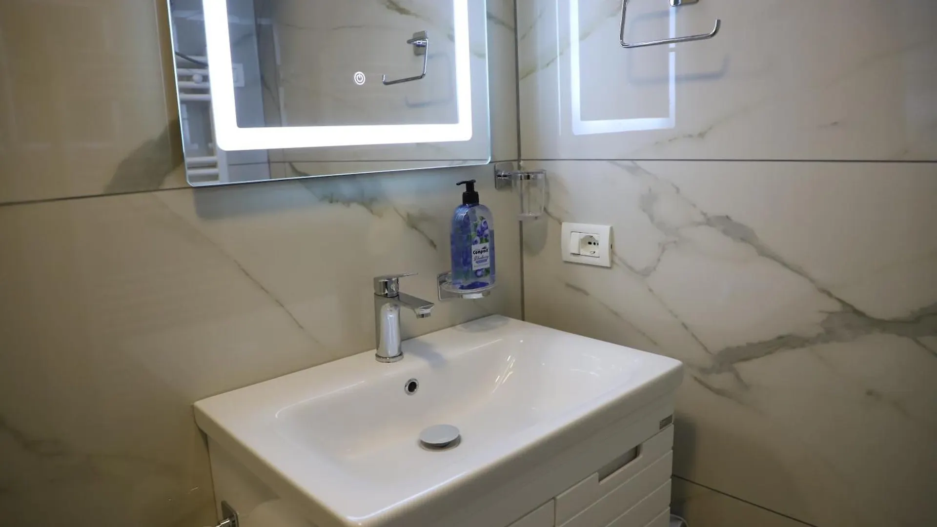 Lejlighed Robert Apartament Center Berat