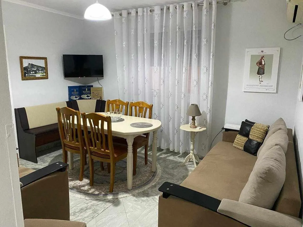 Robert Apartament Center Berat Apartment