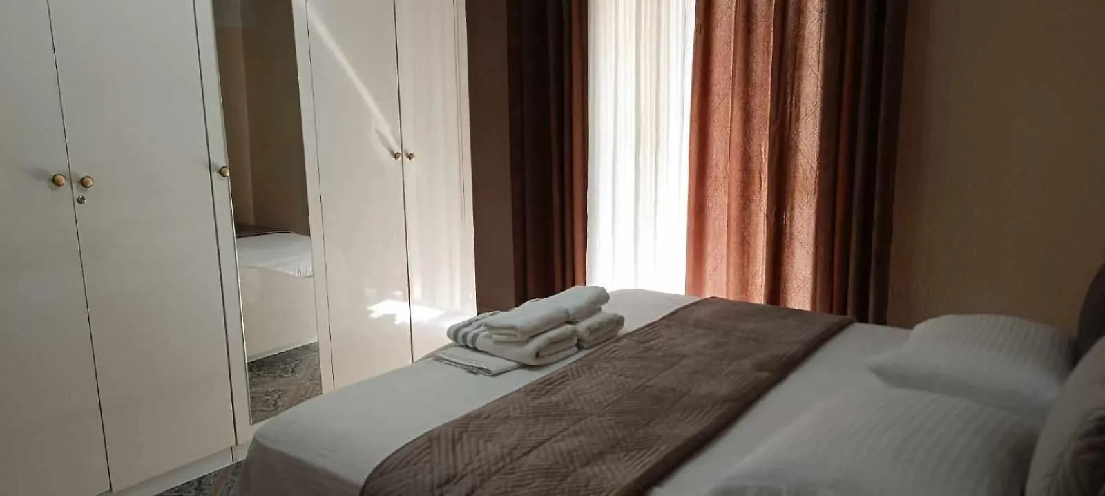 Robert Apartament Center Berat Apartment