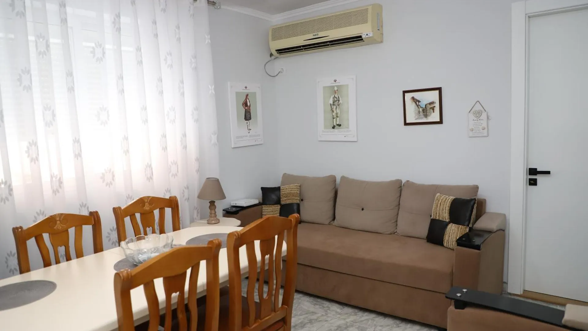 Robert Apartament Center Berat Apartment