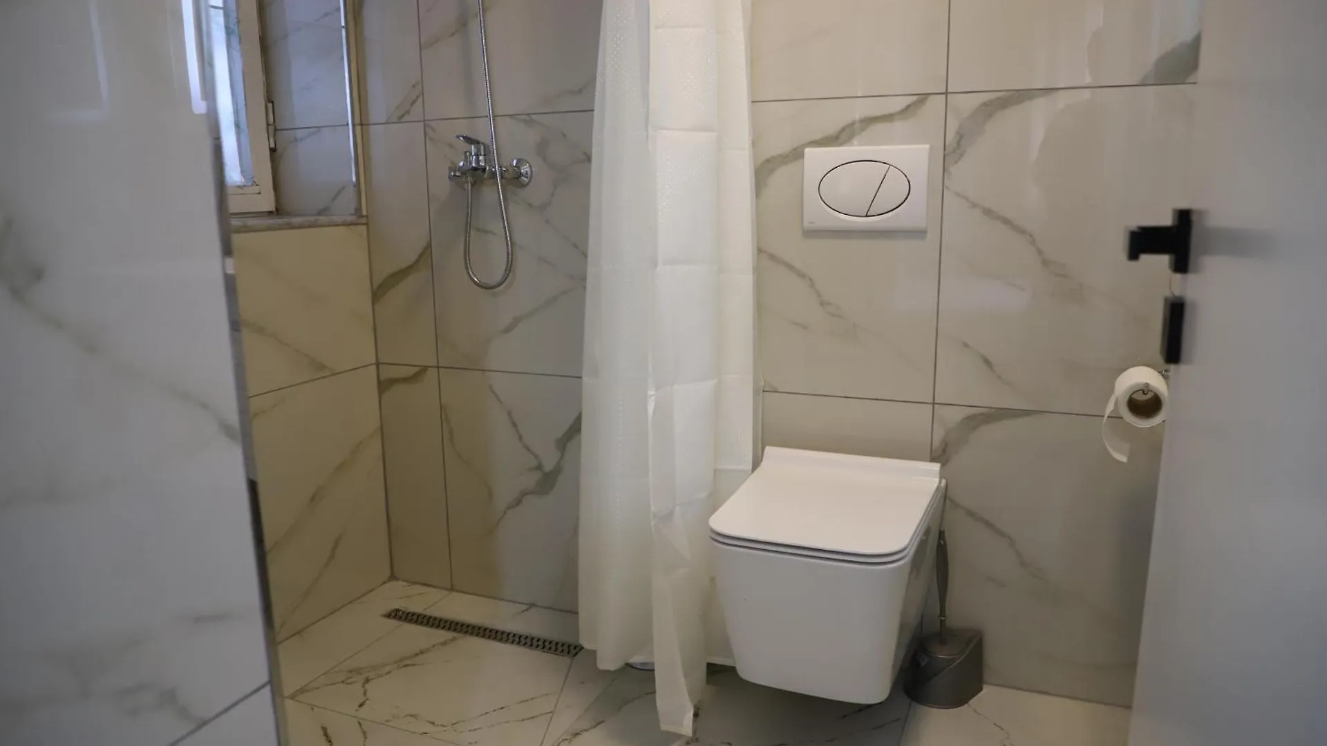 Robert Apartament Center Berat Apartment