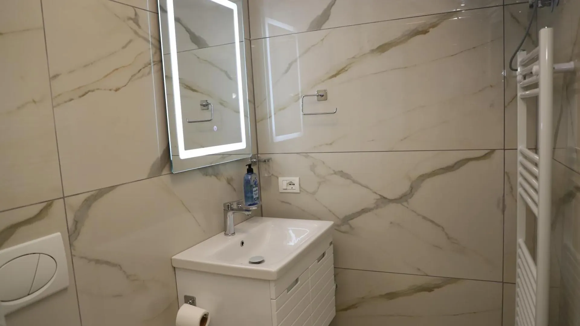 Robert Apartament Center Berat