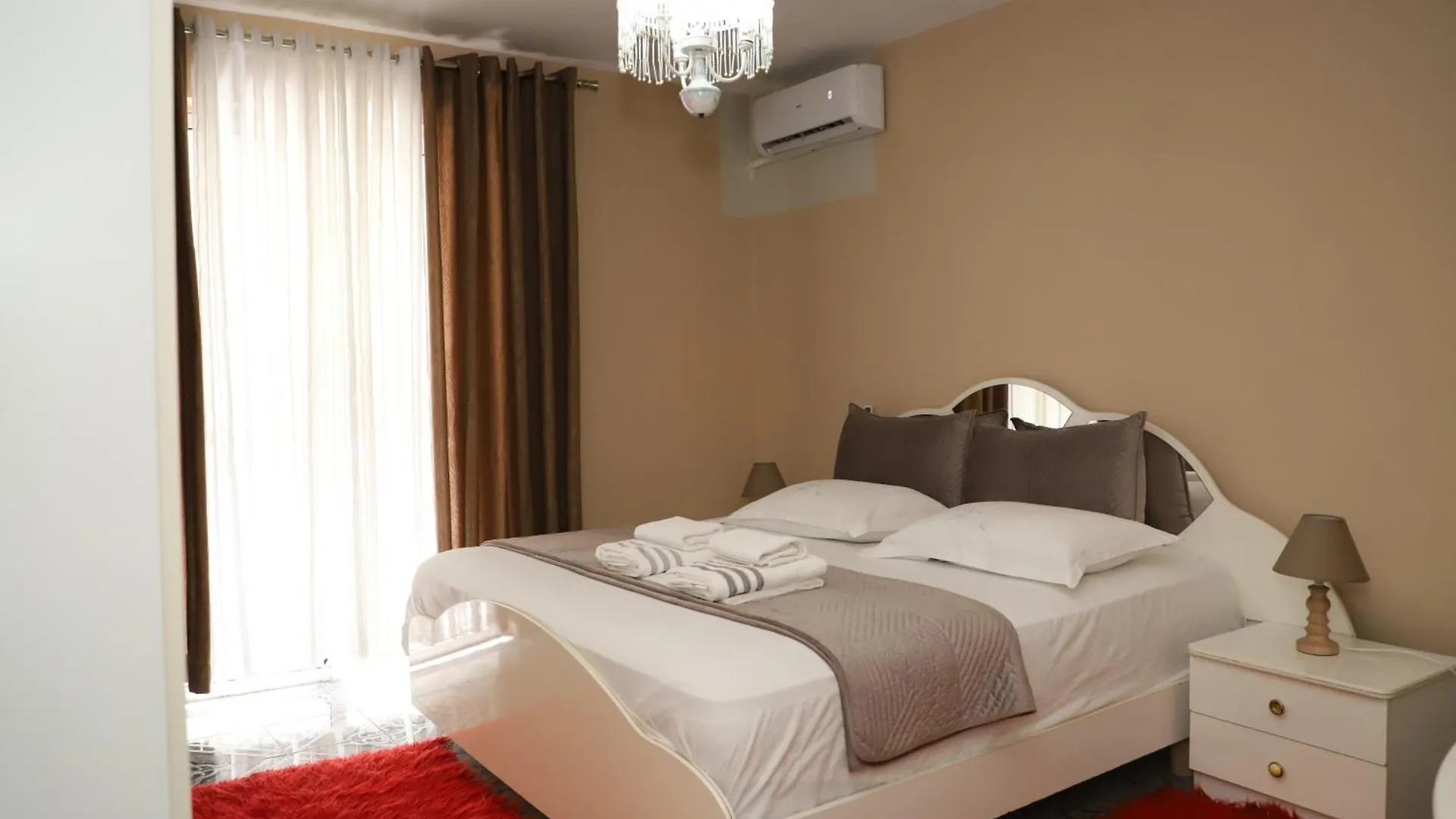 Robert Apartament Center Berat Apartment